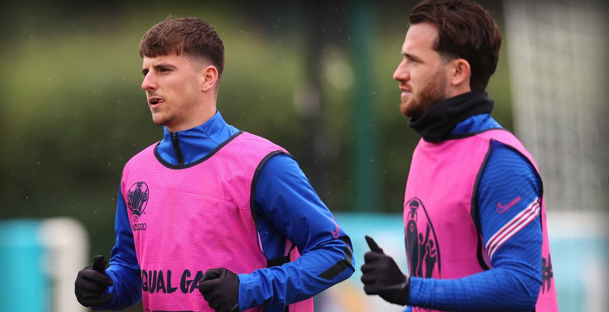 Inglaterra aisla jugadores por precaución ante COVID-19