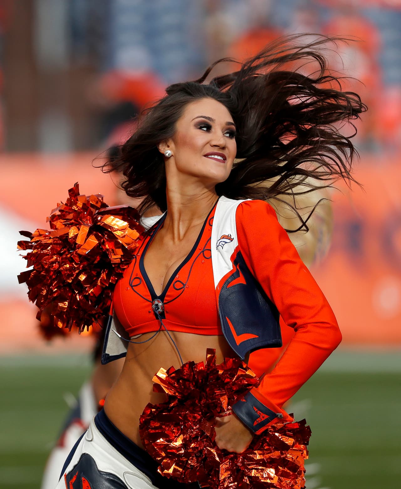 Disfruta de las mejores imágenes de las porristas en la Semana 11 de la NFL.