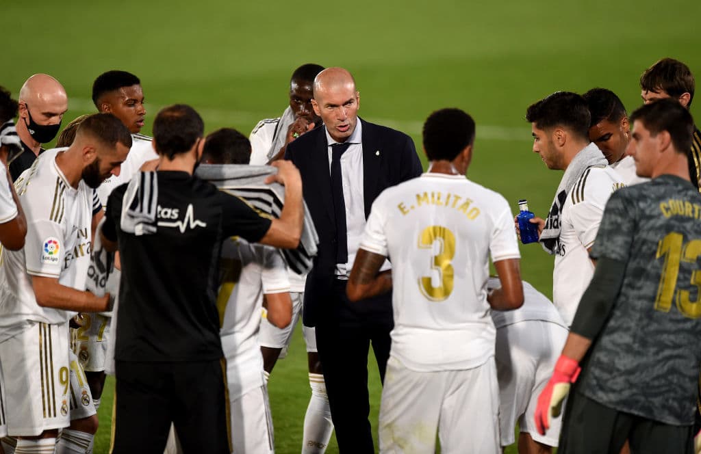 Al descanso del primer tiempo, Real Madrid lo ganaba por la mínima. La banda derecha del Alavés fue una ‘autopista’ para los merengues, aunque los visitante también generaron un par de contragolpes interesantes.