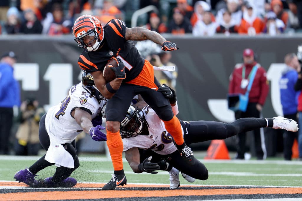 Lions cayó 16-20 en su visita a Atlanta, Buccaneers aplastan 32-6 a las Panthers, Ravens pierden en su visita 21-41 frente a Cincinnati, los Chargers tropiezan 29-41 sobre los Texans, Rams venecen 30.23 a los Vikings, Bills le pegan 33-21 Patriots, Jaguars caen 21-26 en su visita a los Jets, Las Eagles le pegan 10-34 frente a las Eagles, los Bears remaontan 25-24 a los Seahawks, Chiefs aplastan 10-36 a los Chiefs y os Broncos caen 13-17 en su visita a los Raiders.