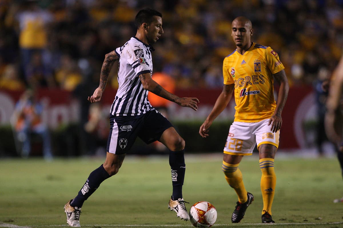 Leonel Vangioni (izquierda) y Guido Pizarro (derecha) durante el juego.