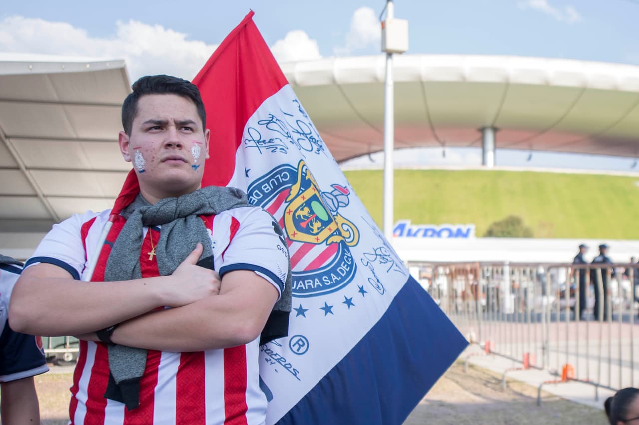 El Clásico Nacional entre las Chivas de Guadalajara y las Águilas del América en el Clausura 2018 de la Liga MX da muestras del colorido, respeto y buen ambiente entre dos rivales tradicionales en el fútbol mexicano.