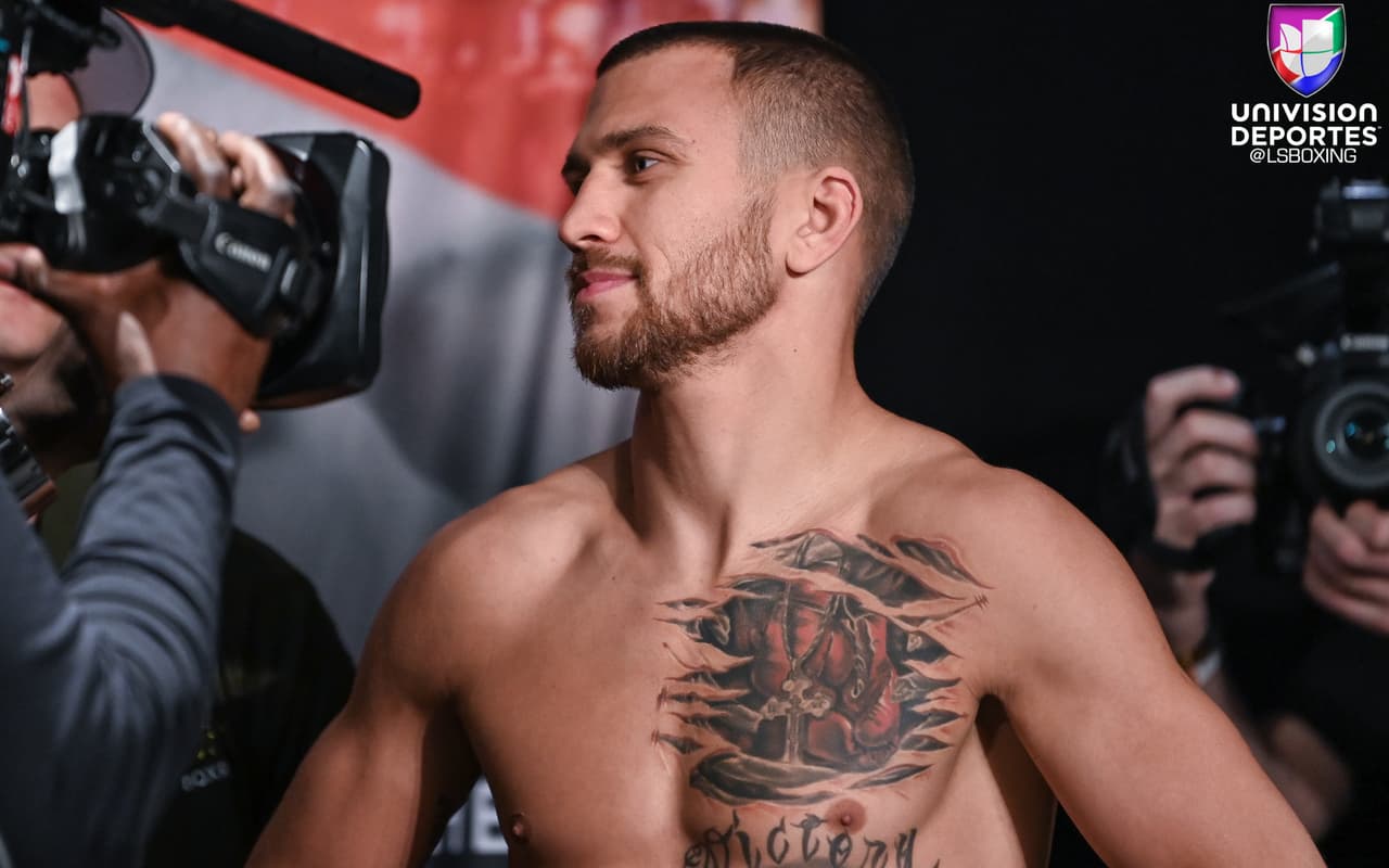 José 'Sniper' Pedraza y Vasiliy 'Hi-Tech' Lomachenko superaron la báscula a un día de su pelea de unificación de los títulos mundiales ligeros del AMB y OMB en el Madison Square Garden. El ucraniano pesó 134.4 libras, mientras que el boricua registró 134.2 libras.