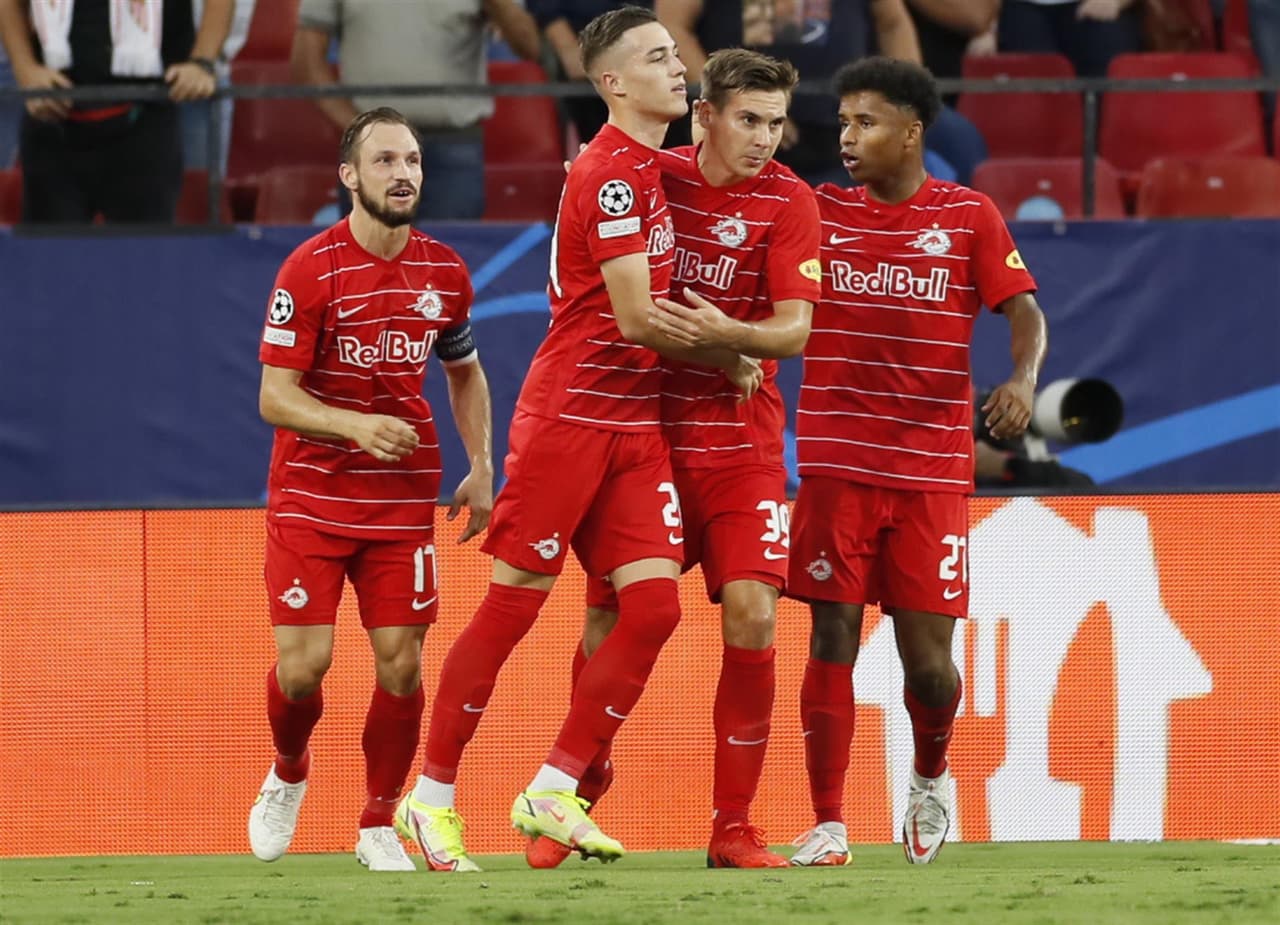 Sevilla empata ante el RB Salzburg durante el inicio de la fase de Grupos de la UEFA Champions League. Luca Sucic abrió el marcador con penali cobrado al minuto 21’ para los visitantes y, en la misma primera parte, Ivan Rakitic igualaba el partido de la misma forma al 42’. Los locales se quedaron con 10 hombres al 50’.