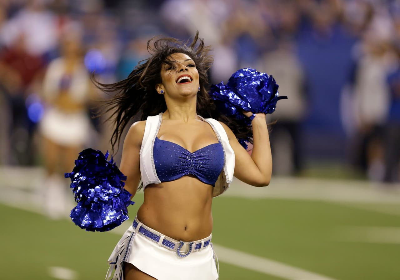 Mientras que su reemplazo, Scott Tolzien, se mantuvo firme la mayor parte de la noche, aunque su rendimiento no fue lo suficientemente bueno para extender la racha de 10 victorias de los Colts en jueves por la noche.