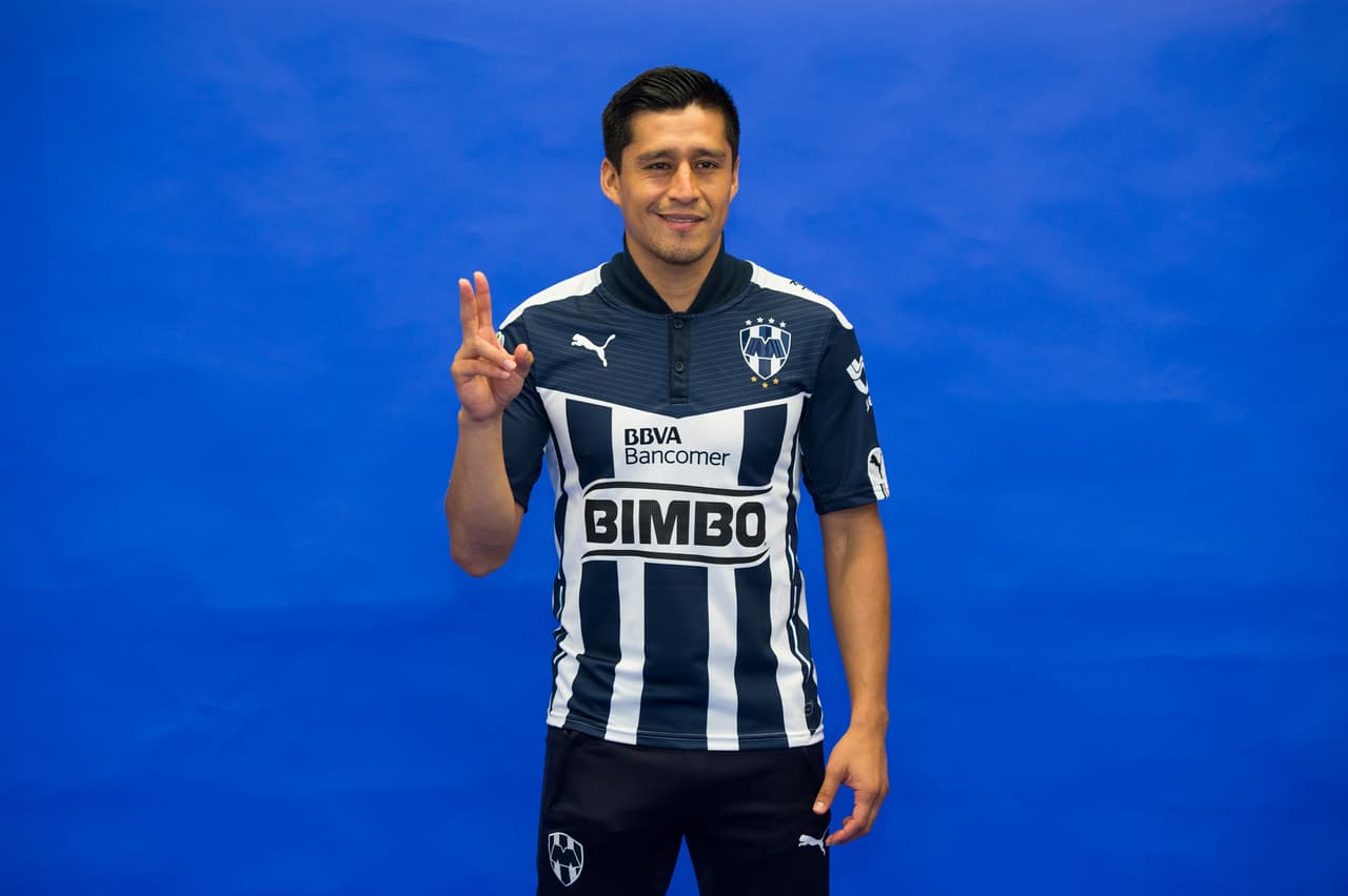 En 2010 regresó a México con Monterrey y fue campeón del Apertura 2010 y en 2011 campeón de la Concacaf.