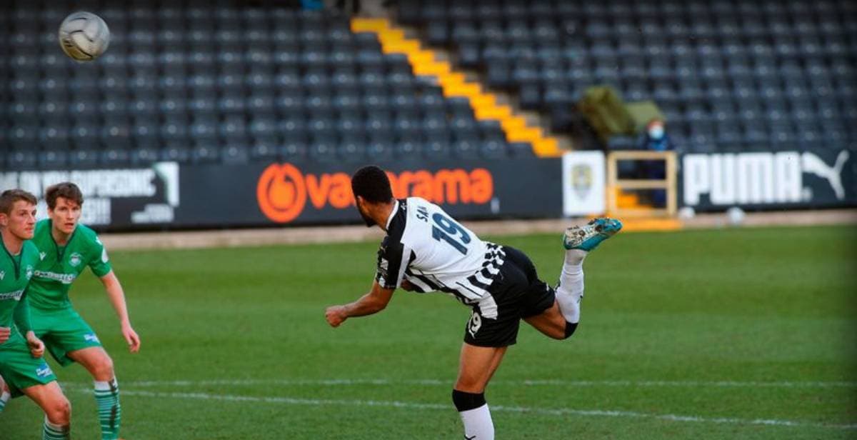 ¡Para el Puskas! Eli Sam anotó un gol de escorpión