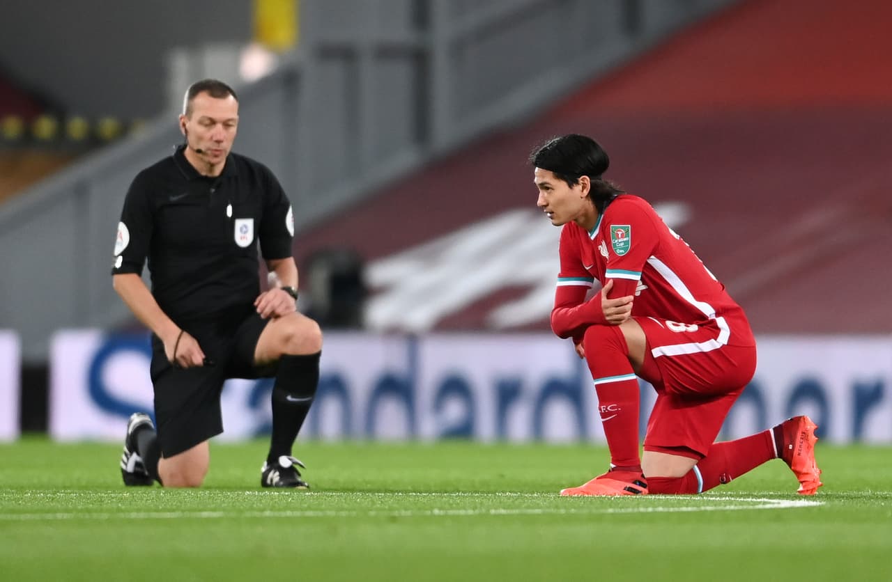 Inicia el partido y los cinco primeros minutos pasan tranquilamente