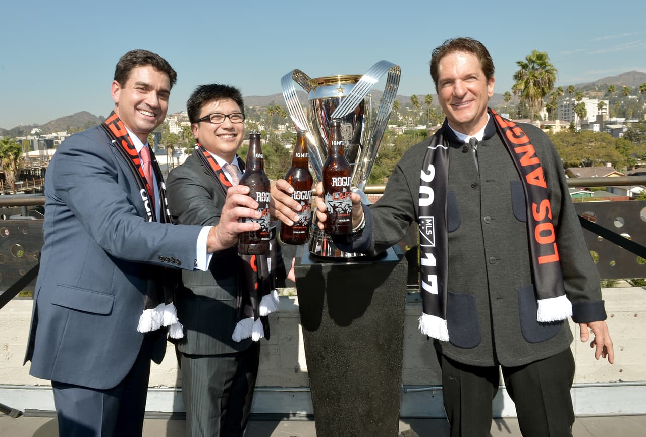 Penn es el presidente del club, mientras Guber es un reconocido magnate del entretenimiento y los deportes. Nguyen es dueño de una empresa de tecnología y telecomunicaciones.