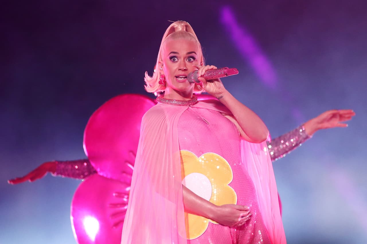 Más tarde ese mismo día Katy y Orlando coincidieron en la premiación y Katy le pregunto al actor, que que tal le había caído la hamburguesa a lo que Orlando contestó sin pensarlo dos veces “me gustas mucho”.