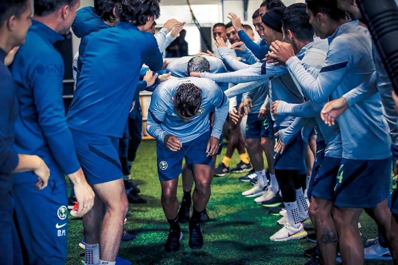 Tremendo recibimiento de América a Jona dos Santos y Diego Valdés