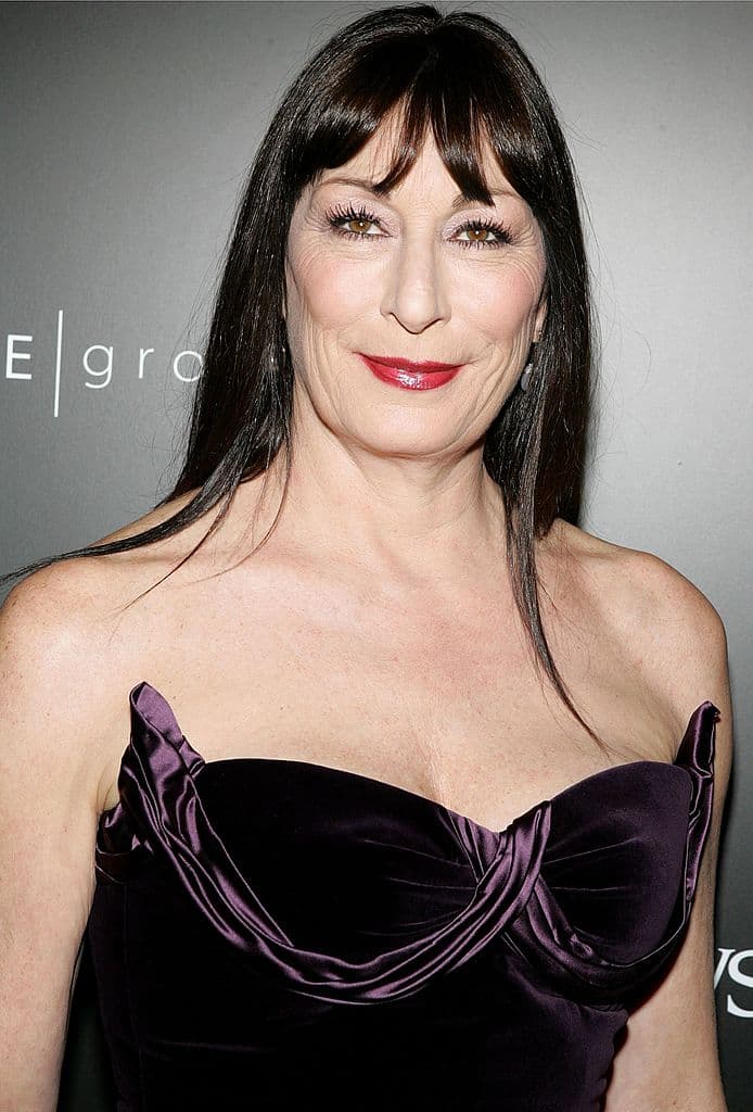 Anjelica Huston quizás la interpretó más famosa en las dos películas de "La familia Addams" en la década de 1990.