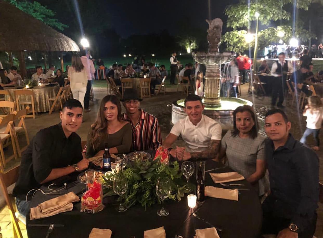 Algunos llegaron con sus parejas y familiares, invitados también por el club.