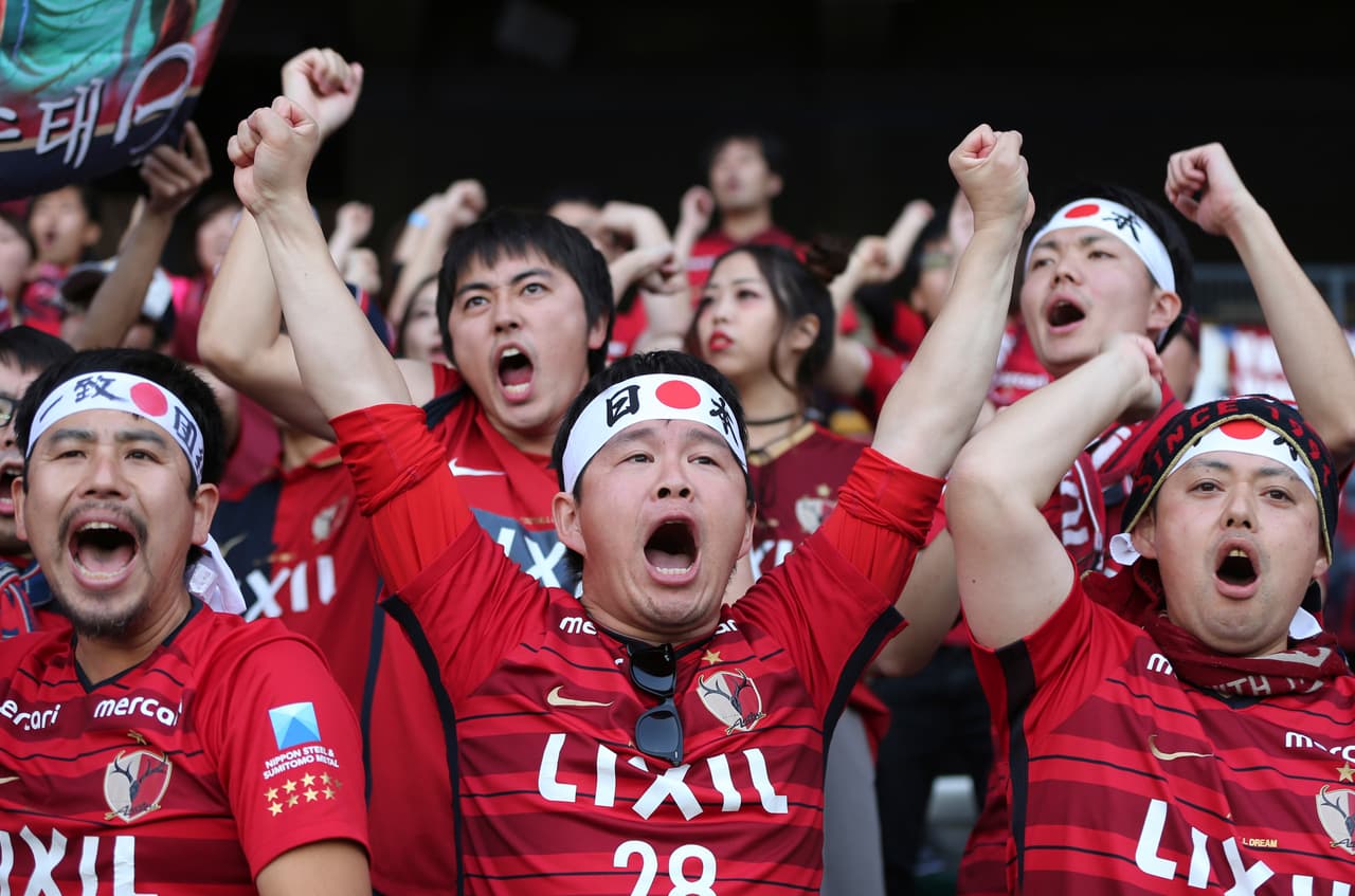 Como previa de la gran final del Mundial de Clubes, los aficionados de River Plate y Kashima Antlers llegaron en buen número al estadio Sheikh Zayed Sports City –no el suficiente para llenar– para apoyar a sus equipos en busca del tercer lugar. Un buen ambiente con una linda mezcla cultural entre Argentina, Japón y los Emiratos.