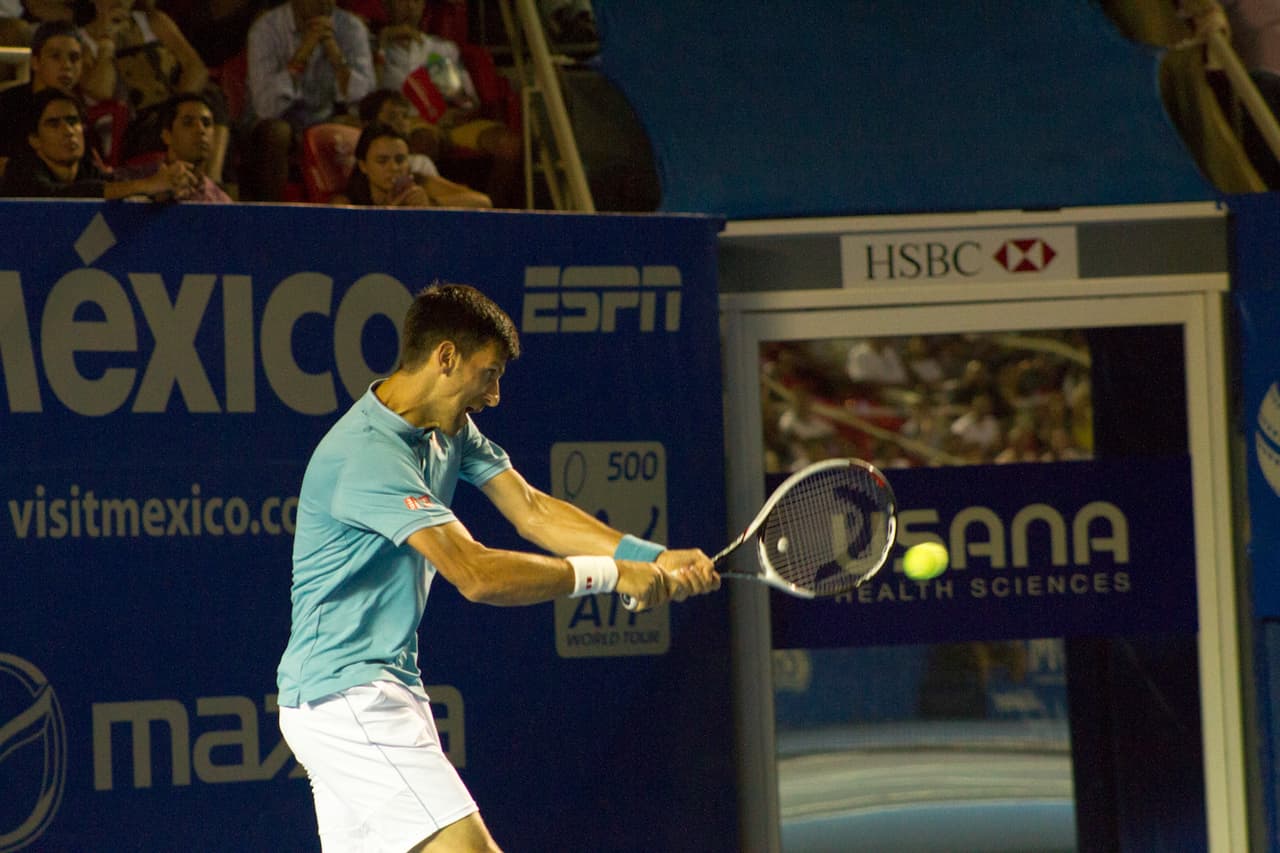 Nick Kyrgios eliminó al favorito del Abierto Mexicano, el serbio Novak Djokovic, número dos en la siembra de la ATP. El australiano dio una demostración de potencia y precisión con su saque que se tradujo en 25 aces para acceder a las Semifinales.