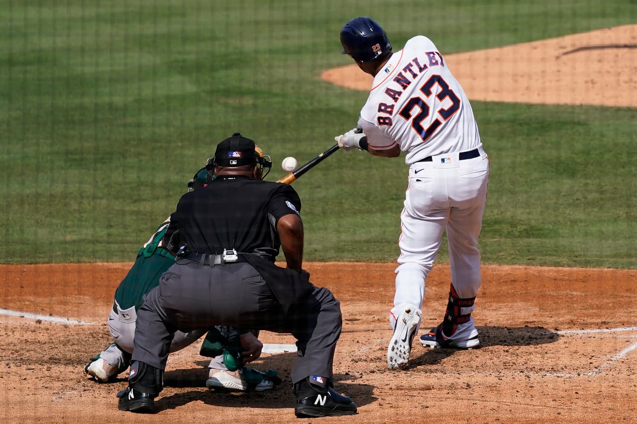 Los Astros ganan 6-11 a los Athletics y se quedan a una victoria de eliminar a Oakland.