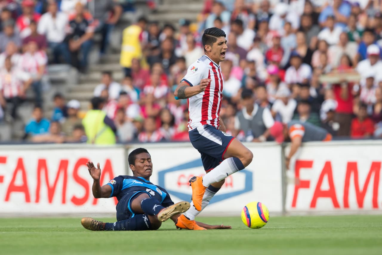 Chivas saltó al campo con más hambre y esto se notó en los primeros minutos.