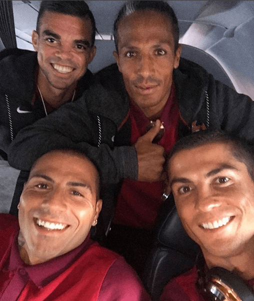 En su llegada a San Peterrsburgo, durante la Copa Confederaciones, el crack compartió esta imagen desde la intimidad con sus compañeros el 22 de junio de 2017.