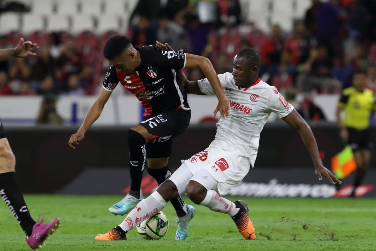 Atlas y Toluca firmaron un empate sin goles en partido pendiente de la Jornada 1 del Torneo Clausura 2023 de Liga MX. El debut de los Rojinegros en el Jalisco se había postergado por la mala calidad del césped.