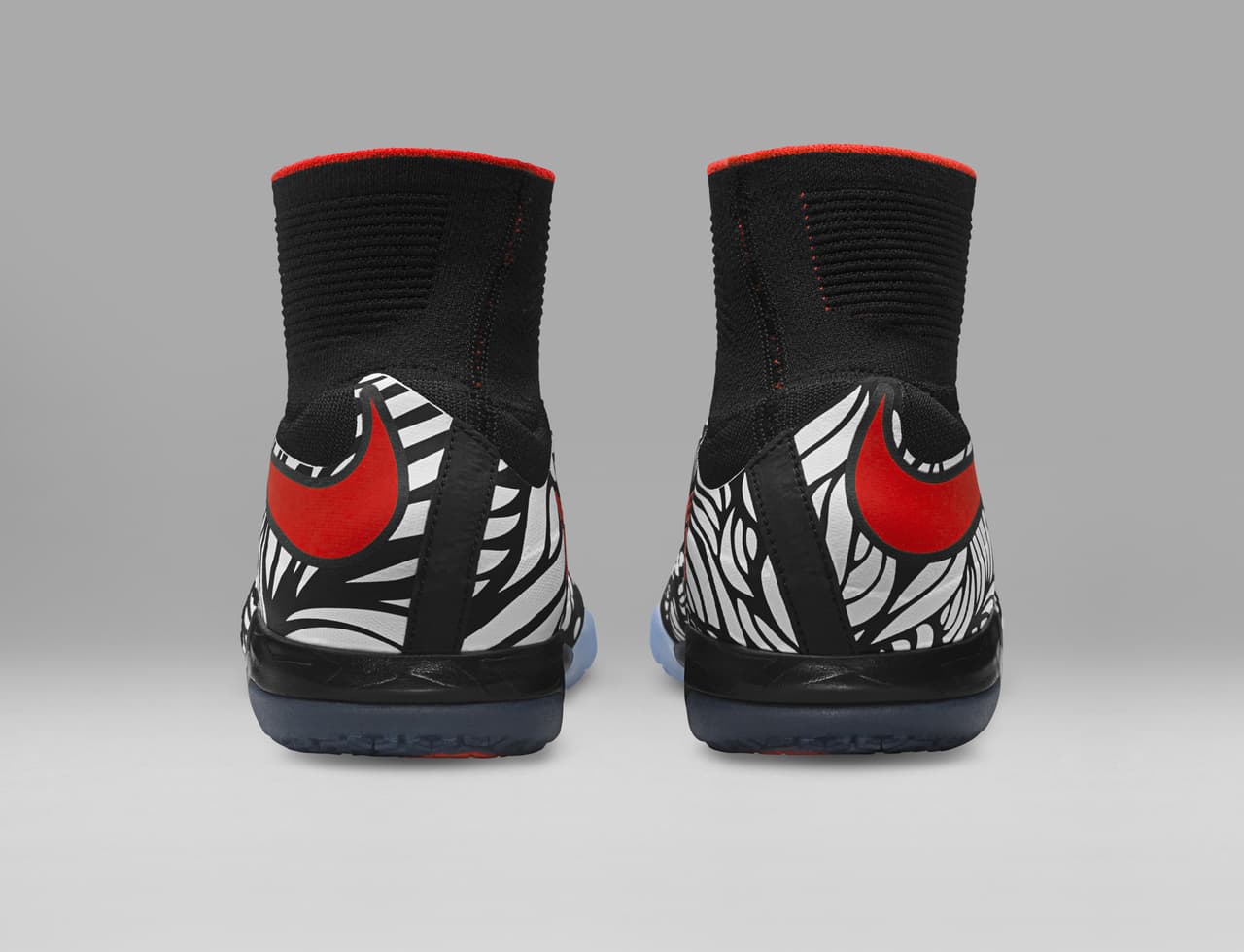 Neymar y la marca deportiva Nike revelaron sus nuevos botines llamados "Ousadia Alegria", que reflejan una mezcla de lo que representan el estilo de juego y los tatuajes del crack brasileño del Barcelona.