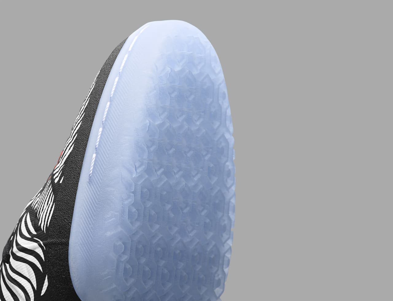 Neymar y la marca deportiva Nike revelaron sus nuevos botines llamados "Ousadia Alegria", que reflejan una mezcla de lo que representan el estilo de juego y los tatuajes del crack brasileño del Barcelona.