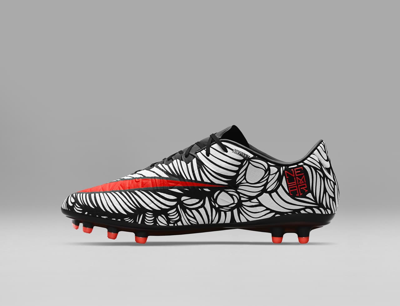 Neymar y la marca deportiva Nike revelaron sus nuevos botines llamados "Ousadia Alegria", que reflejan una mezcla de lo que representan el estilo de juego y los tatuajes del crack brasileño del Barcelona.