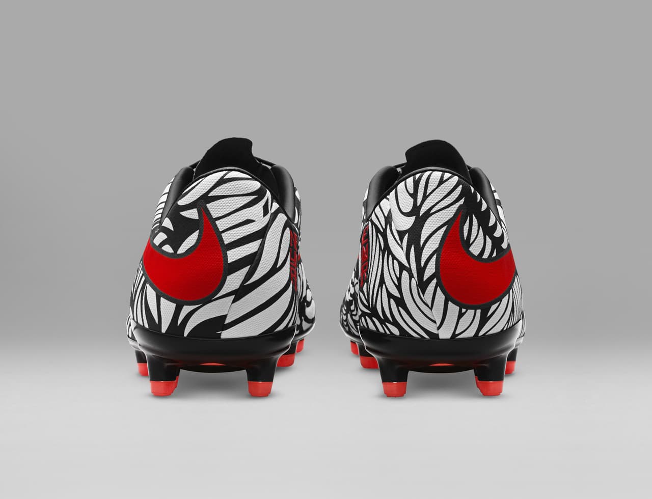 Neymar y la marca deportiva Nike revelaron sus nuevos botines llamados "Ousadia Alegria", que reflejan una mezcla de lo que representan el estilo de juego y los tatuajes del crack brasileño del Barcelona.