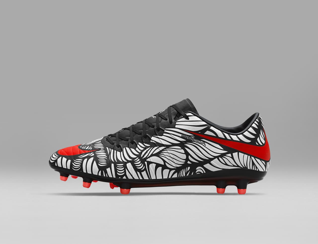 Neymar y la marca deportiva Nike revelaron sus nuevos botines llamados "Ousadia Alegria", que reflejan una mezcla de lo que representan el estilo de juego y los tatuajes del crack brasileño del Barcelona.