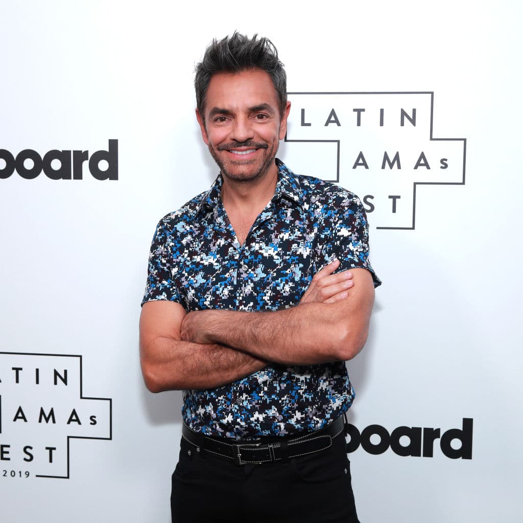 Selena cae como anillo al dedo, pues el conjunto de Derbez con Gomez, sería un trabajo enorme para contar historias increíbles.