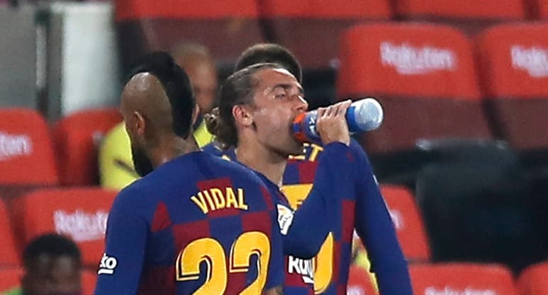 La familia de Griezmann estalla en Twitter contra Quique Setién