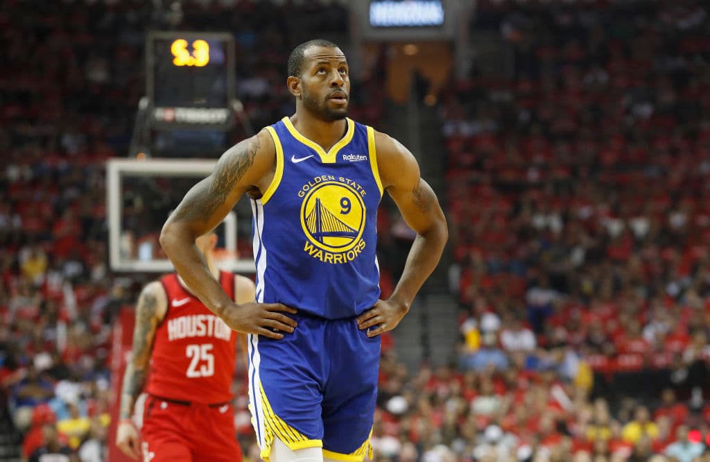 <b>10) Andre Iguodala</b>. Generalmente saliendo desde la banca de los Golden State Warriors, el veterano delantero es un jugador que suele rescatar a su equipo. Esta Postemporada está promediando 11.8 puntos por juego y con poco más de 30 minutos por encuentro, siendo usado por Steve Kerr como titular.