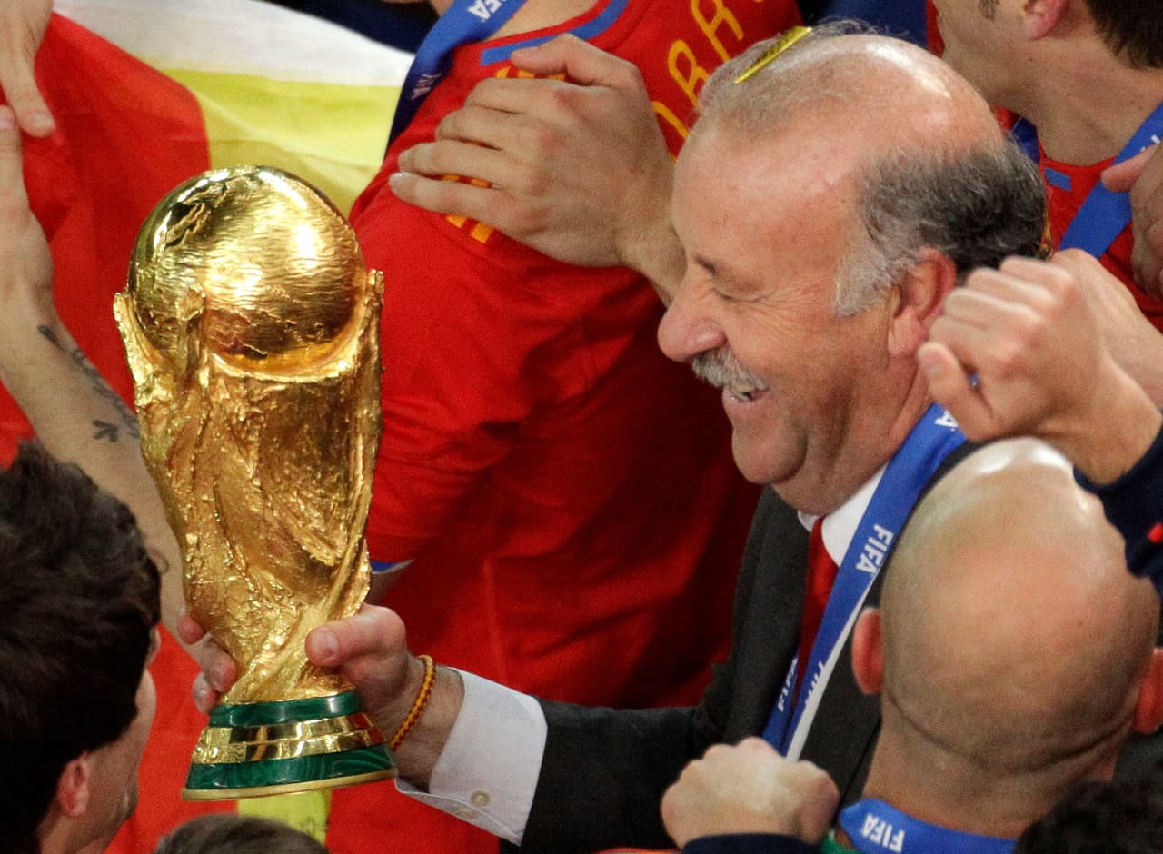 El ténico Vicente del Bosque mantuvo el proceso liderado en la Eurocopa por Luis Aragonés en 2008 y le dio su toque personal para alcanzar este gran momento.
