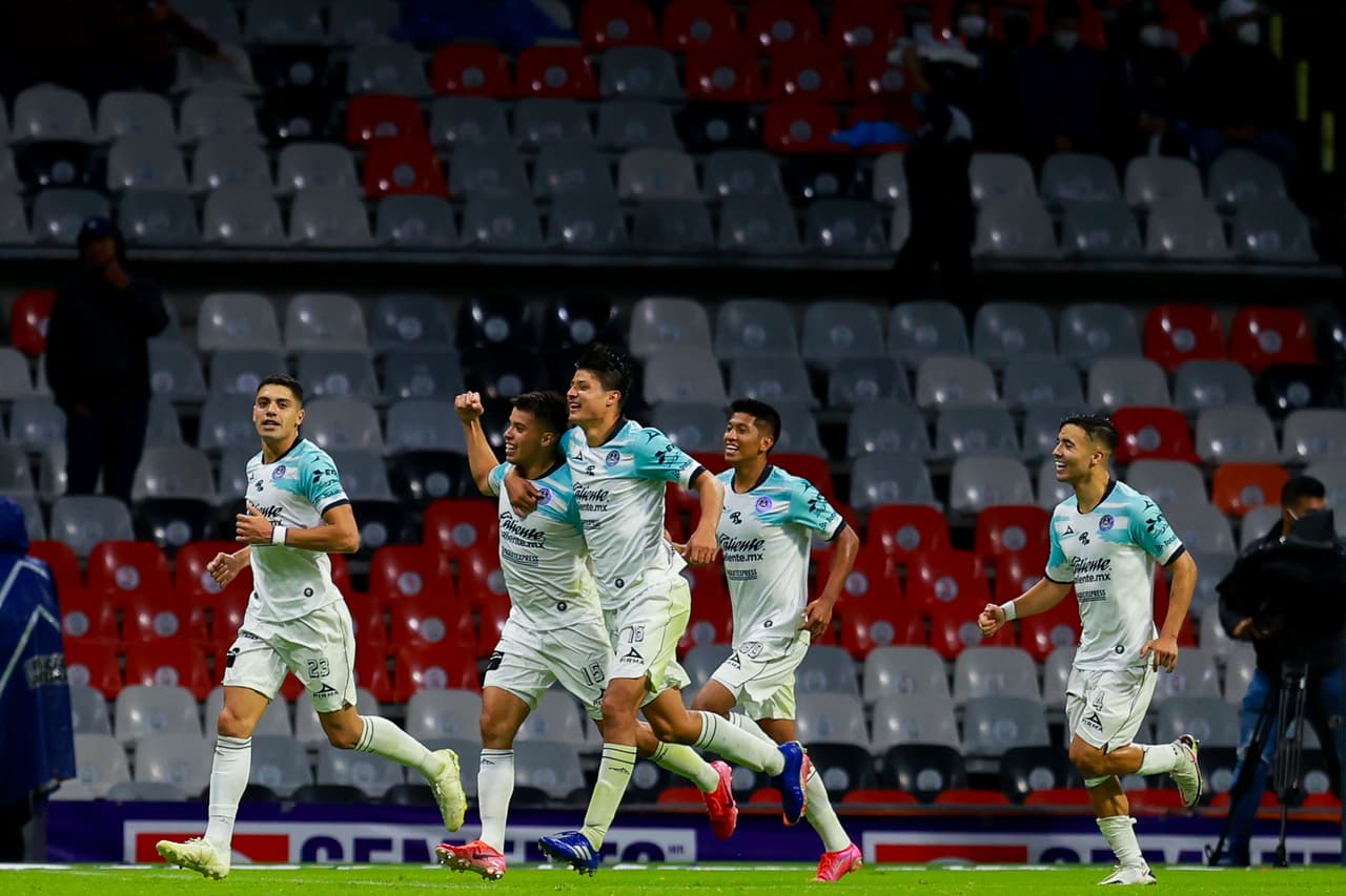 Mazatlán impuso su futbol para llevarse los tres puntos de casa de Cruz Azul que inició mal su reinado.