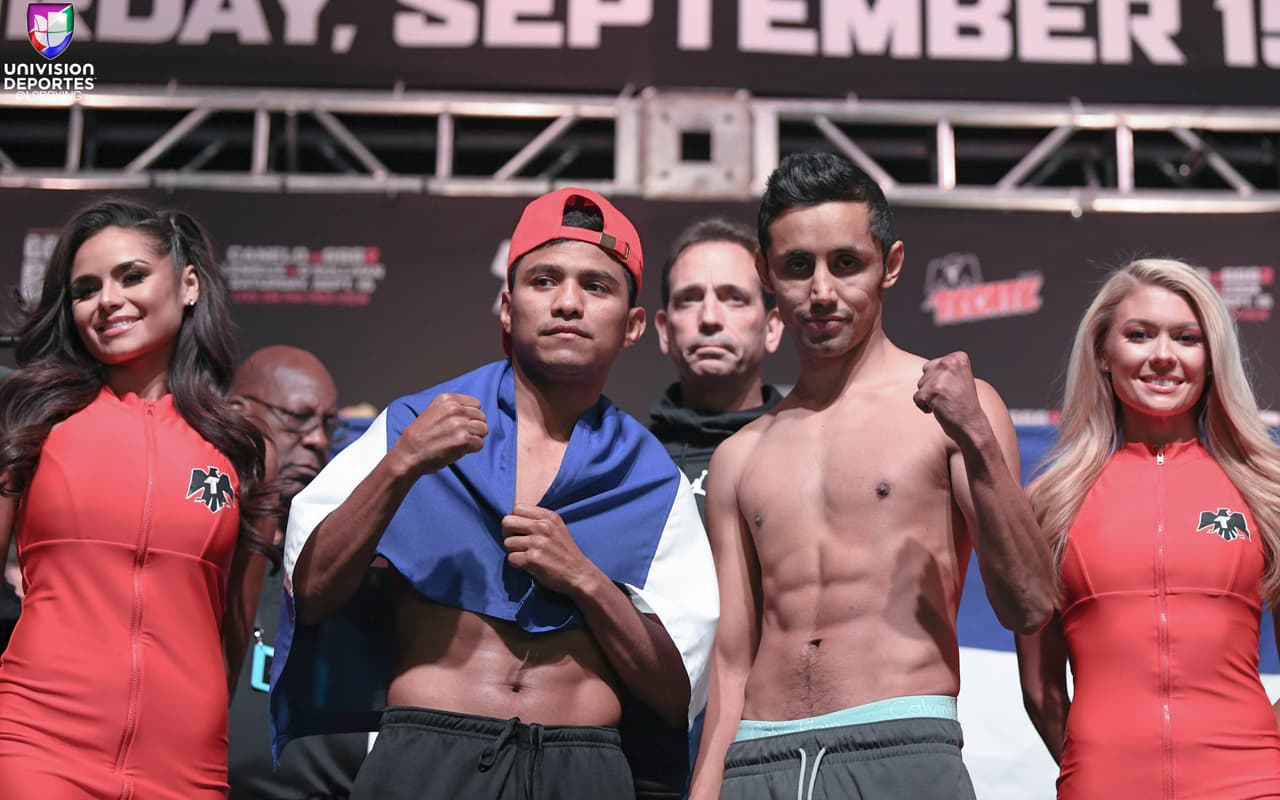 Román 'Chocolatito' González y Moisés 'Moy' Fuentes inauguraron la "romana" en la T-Mobile Arena de Las Vegas. El nicaragüense pesó 114.8 libras, y su rival mexicano 116.