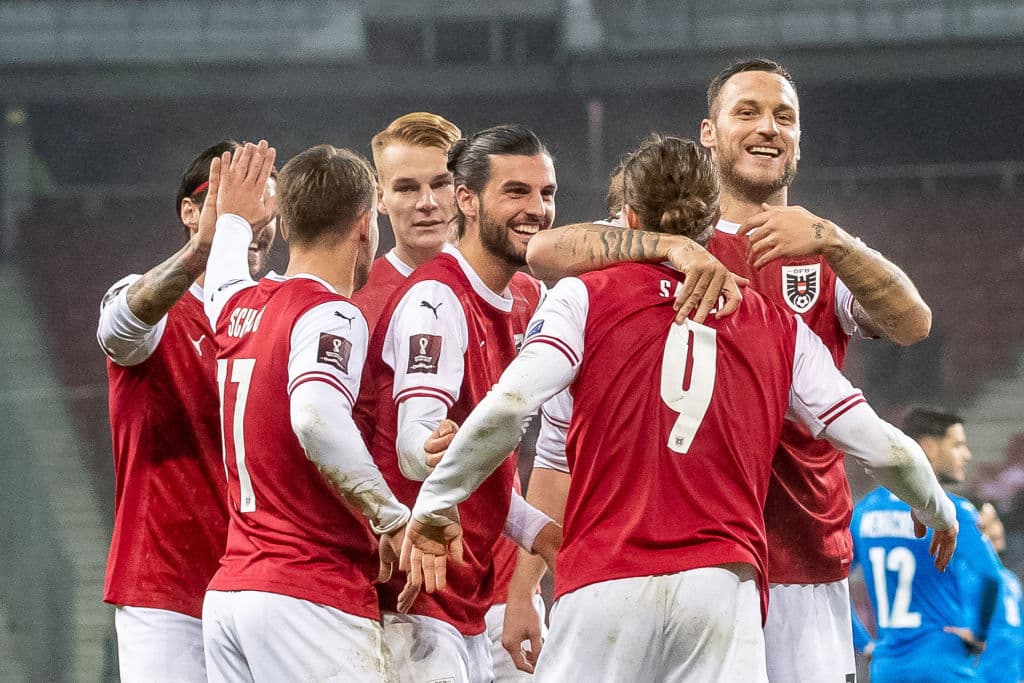 Escocia logró vencer 0-2 en su visita a Moldavia, Austria vence fácilmente a Israekl con un marcador de 4-2 y Dinamarca le pega fácilmente 3-1 a Isalas Feroe.