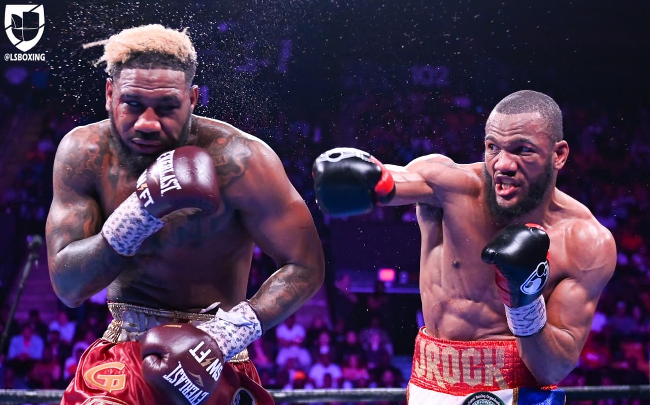 Julian Williams y Jarrett Hurd dieron un gran espectáculo en Fairfax, Virgina, durante 12 rounds. Hurd visitó la lona en el segundo round y, posteriormente, perdería por decisión unánime para ceder su doble corona en peso superwélter.
