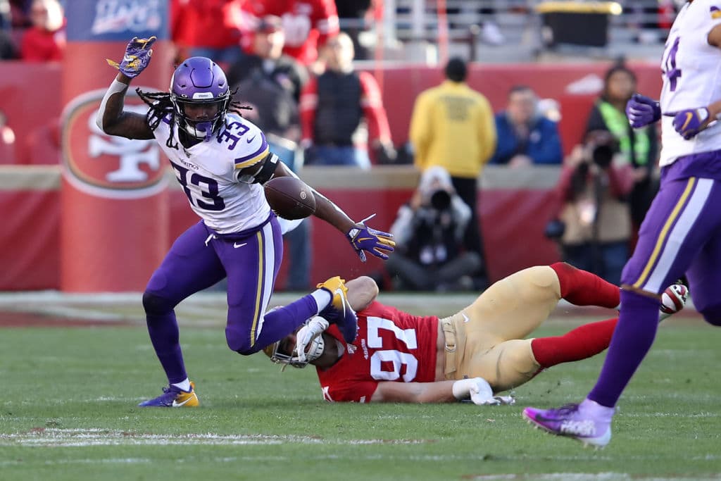 San Francisco se impone 27-10 a los Minnesota Vikings en el Levi's Stadium.