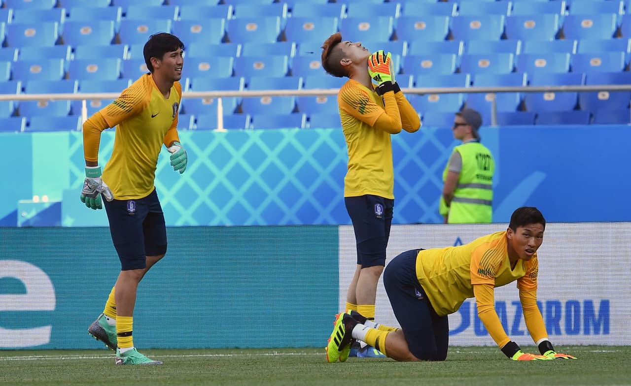 Cho Hyun woo (centro) ha jugado toda su carrera desde 2013 en el Daegu FC de su país. Mide 1,89m. y pesa 73 kilos. Cuenta con siete presencias con la selección.