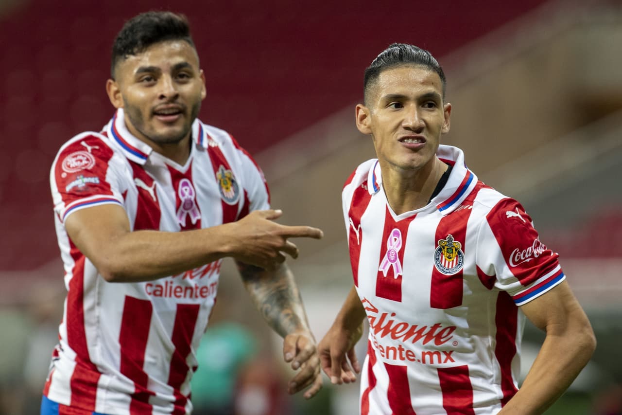 Antuna y Alexis entrenan parejo con Chivas y apuntan a León