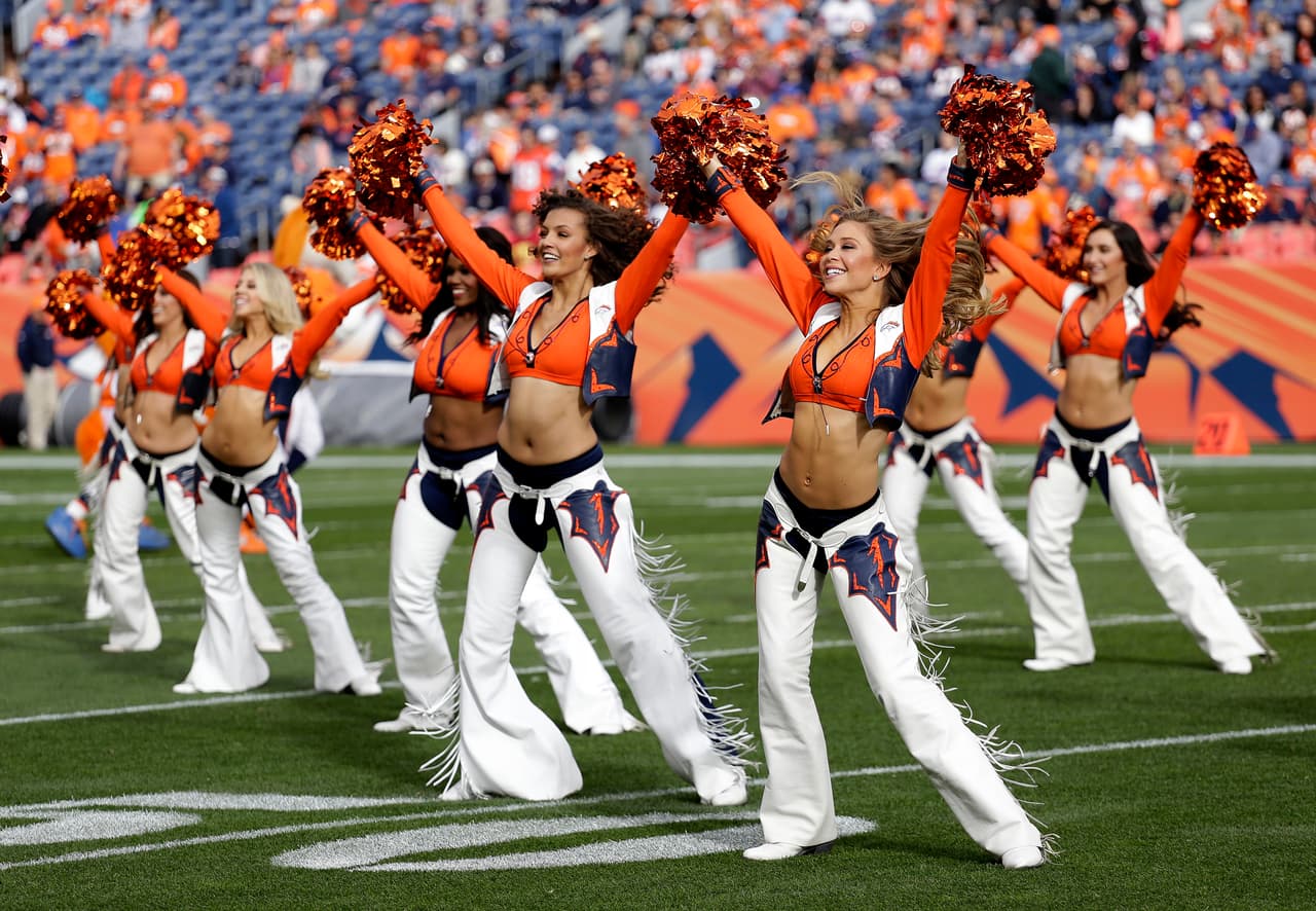 Disfruta de las mejores imágenes de las porristas en la Semana 11 de la NFL.