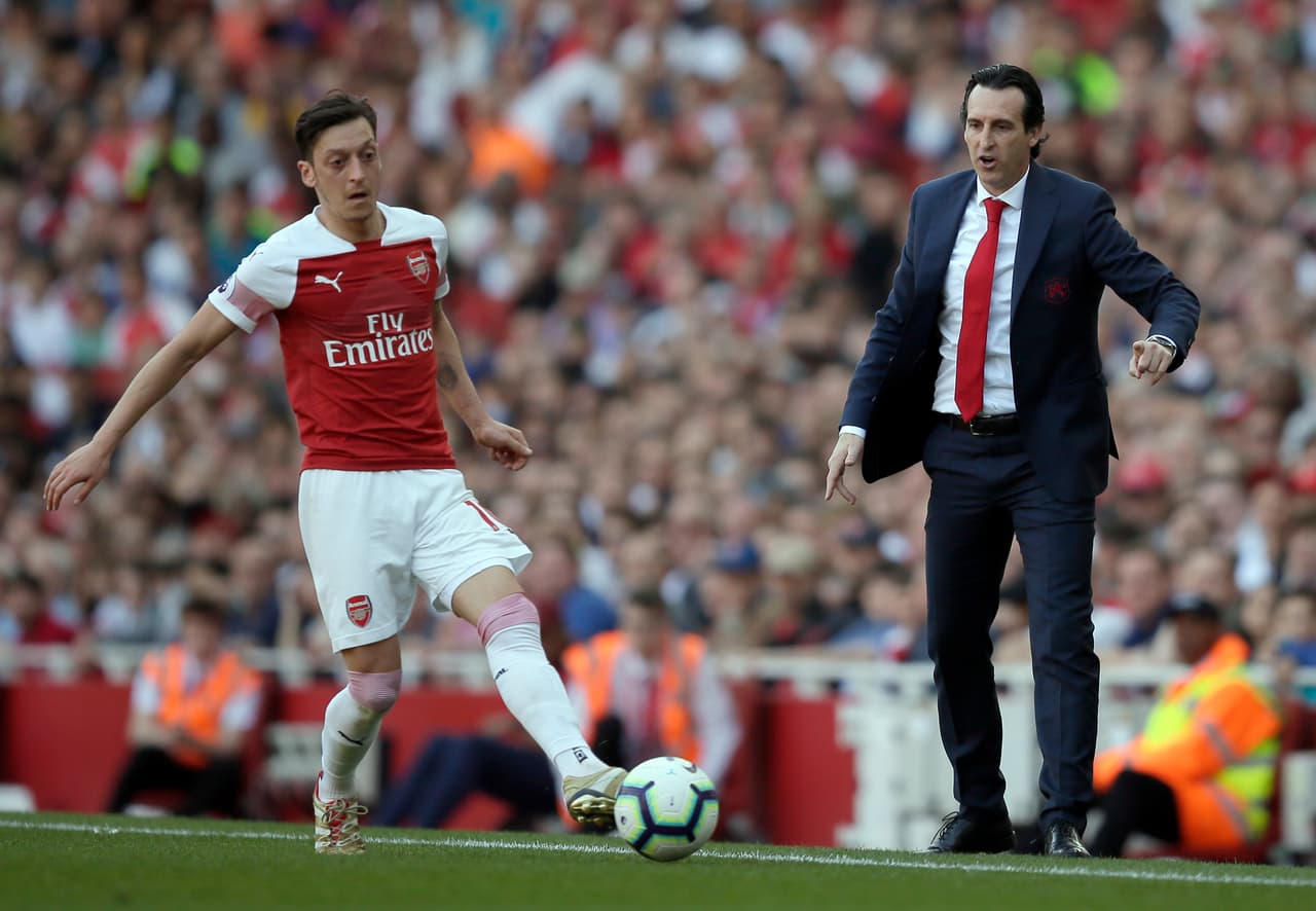 Unai Emery critica actitud y compromiso de Mesut Özil en Arsenal