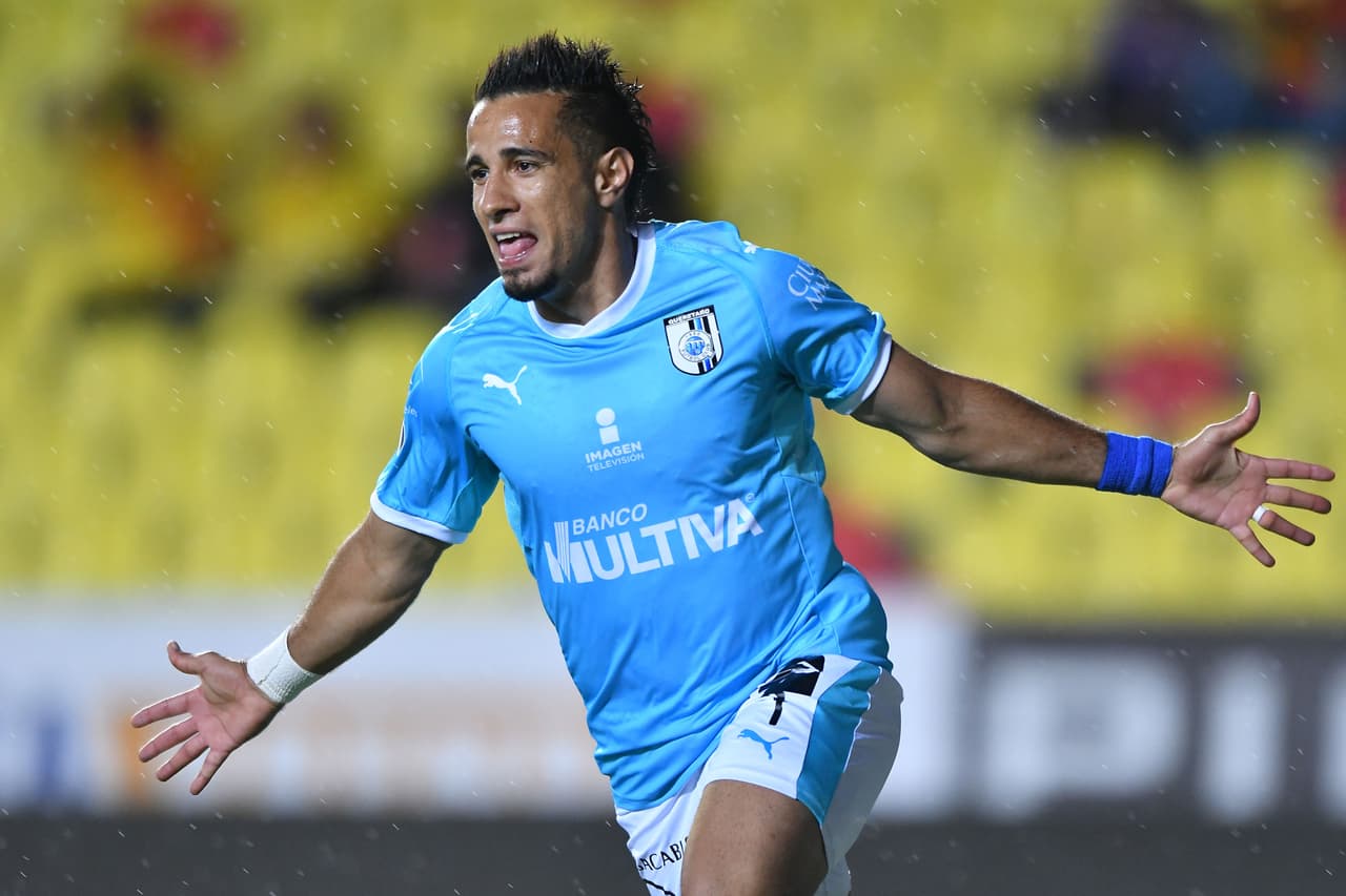 Camilo Sanvezzo (Querétaro) - su contrato expira el junio de 2019 y su valor en el mercado es de 2.3 millones de dólares.