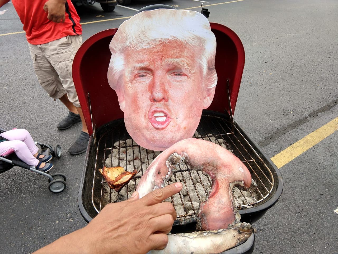 Sobre el fuego el retrato de un personaje bastante mencionado en los últimos meses...