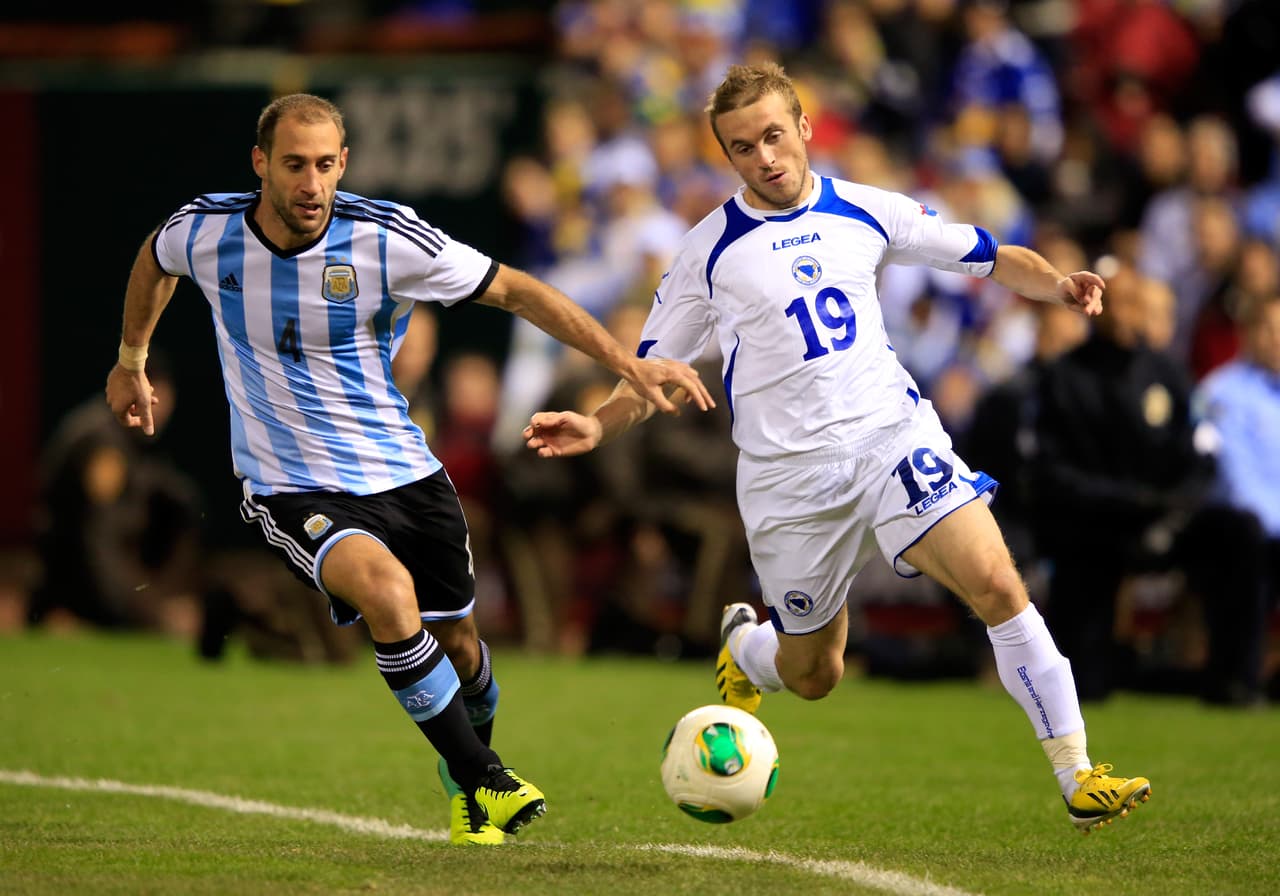 Debutó con la Selección de Bosnia y Herzegovina el 10 de diciembre de 2010.