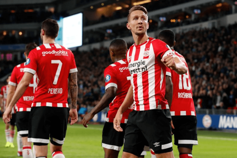 La cuenta aumentó en los minutos 29 y 36 para el equipo de Eindhoven por intermedio de su delantero Luuk de Jong con un doblete.