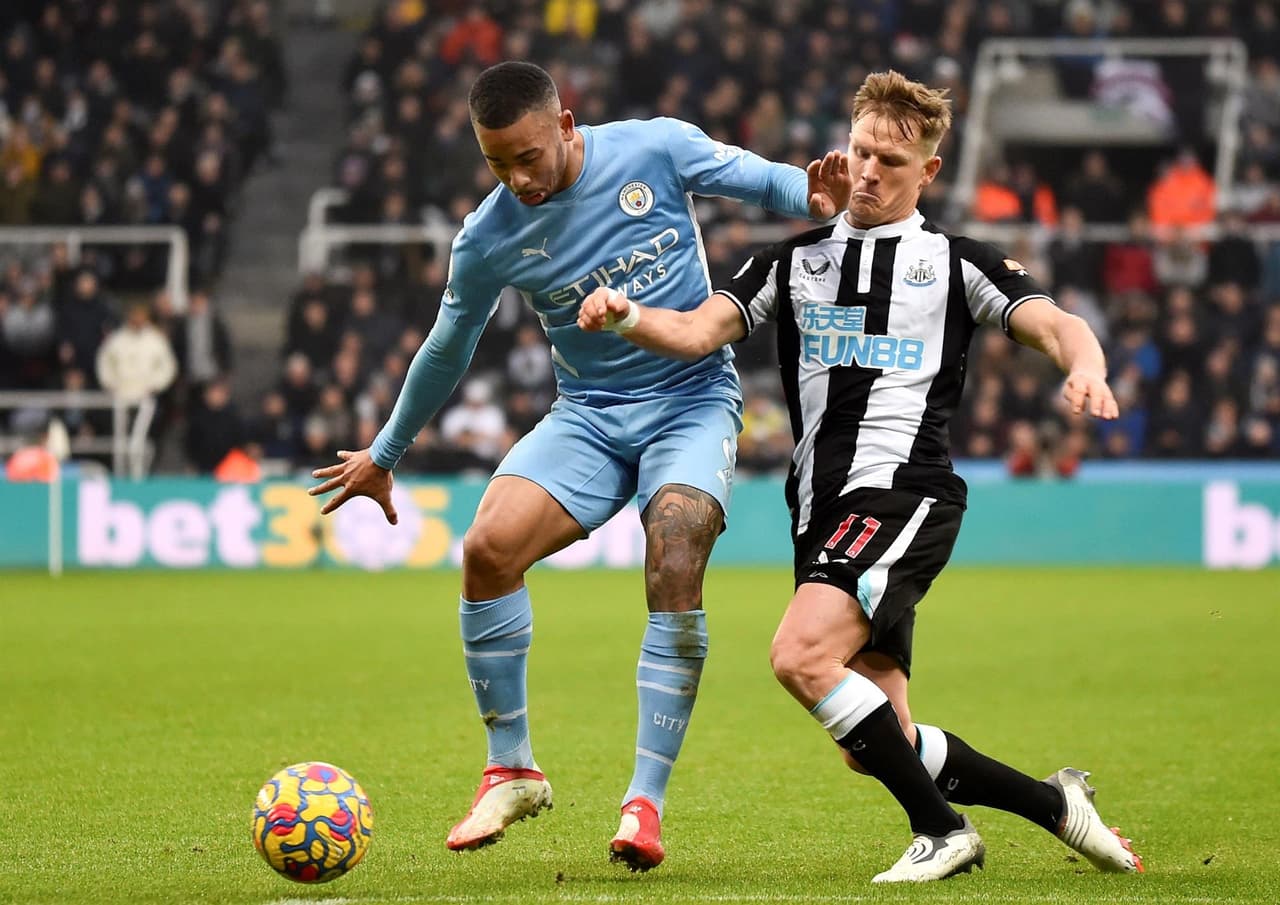 Manchester City, con anotaciones de Rúben Días, Joao Cancelo, Riyad Mahrez y Raheem Sterling, golearon a Newcastle como visitantes, durante la fecha 18 en la Premier League.