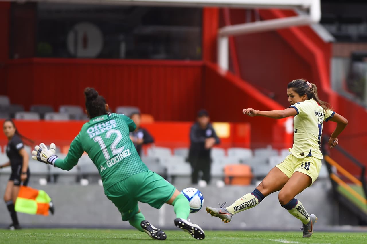 Esbeydi Salazar adelantó a las Tuzas pero Daniela Espinoza y un autogol de Cassidy le dieron la victoria a las azulcremas.