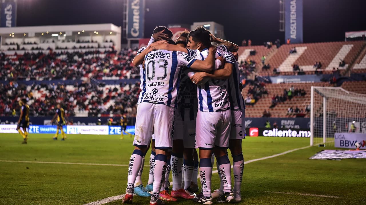 Pachuca anuncia dos positivos previo a su duelo ante Chivas