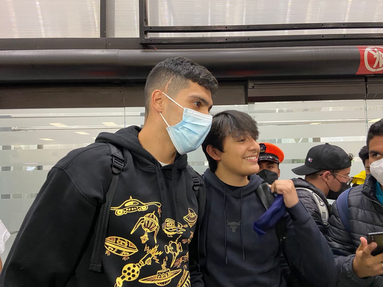 ¡Volvió! Raúl Jiménez aterrizó en México para reportar con el Tri