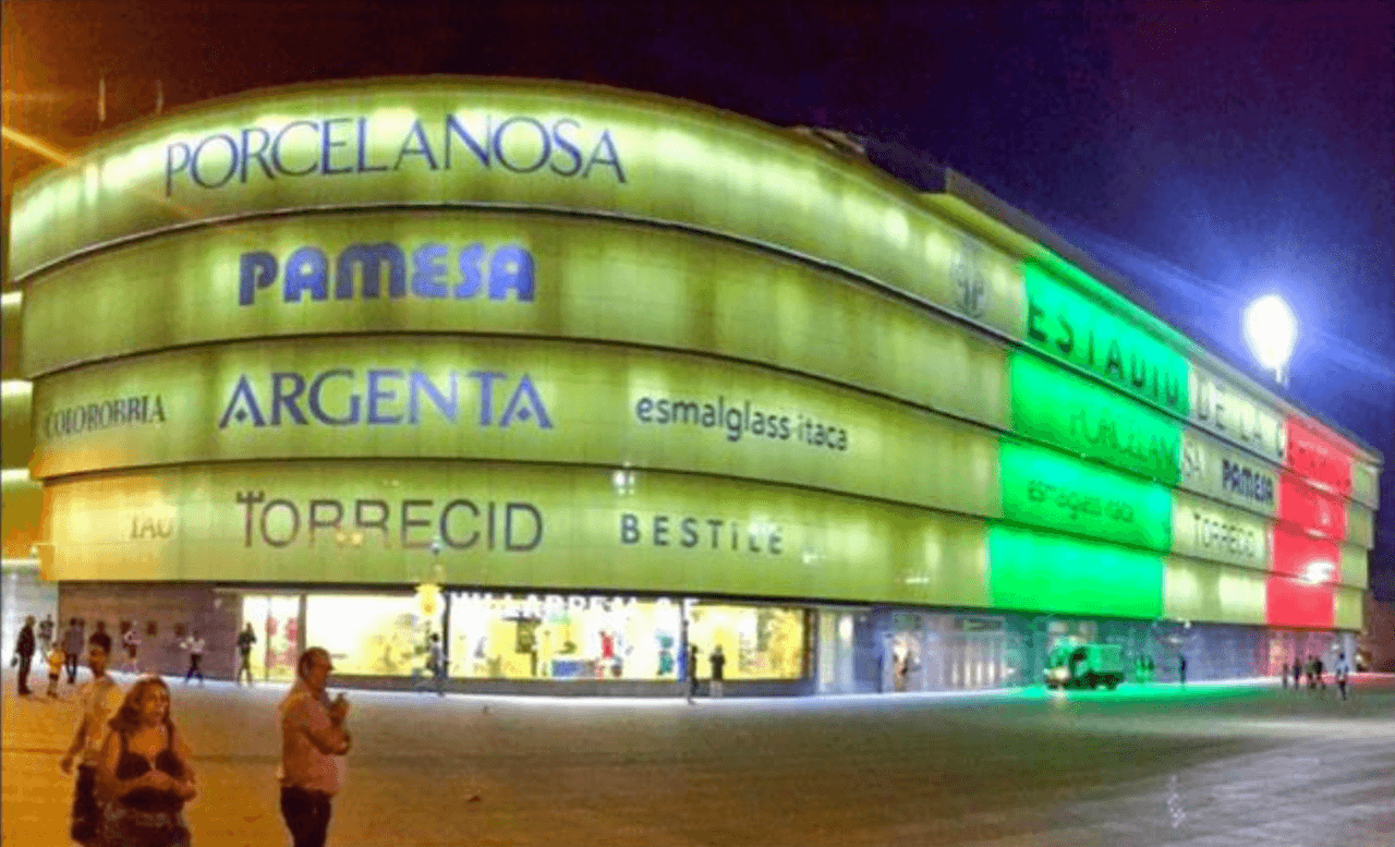 El Villarreal iluminó su estadio con los colores de la bandera de México